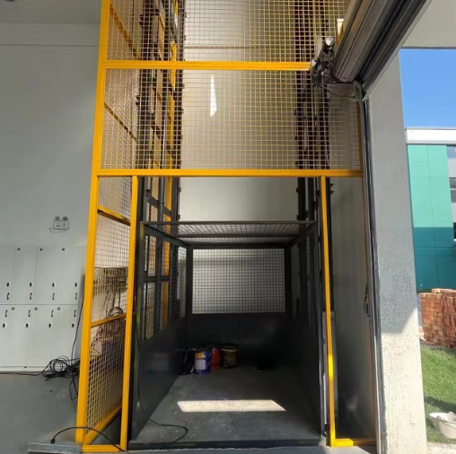 临沧导轨式升降机助力物流园破解运输难题